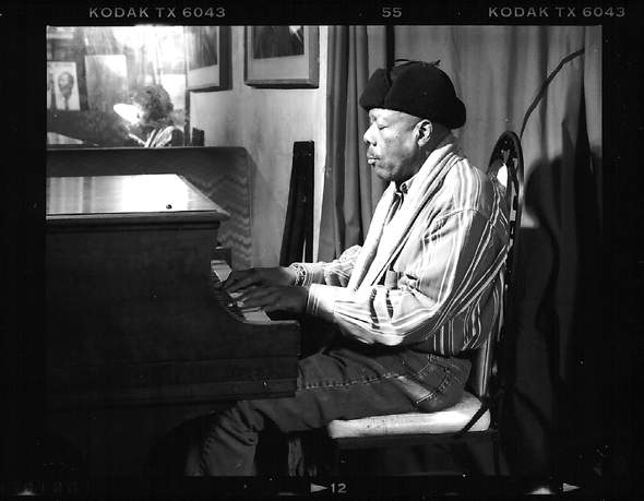 Photo of pianist Frank Hewitt.