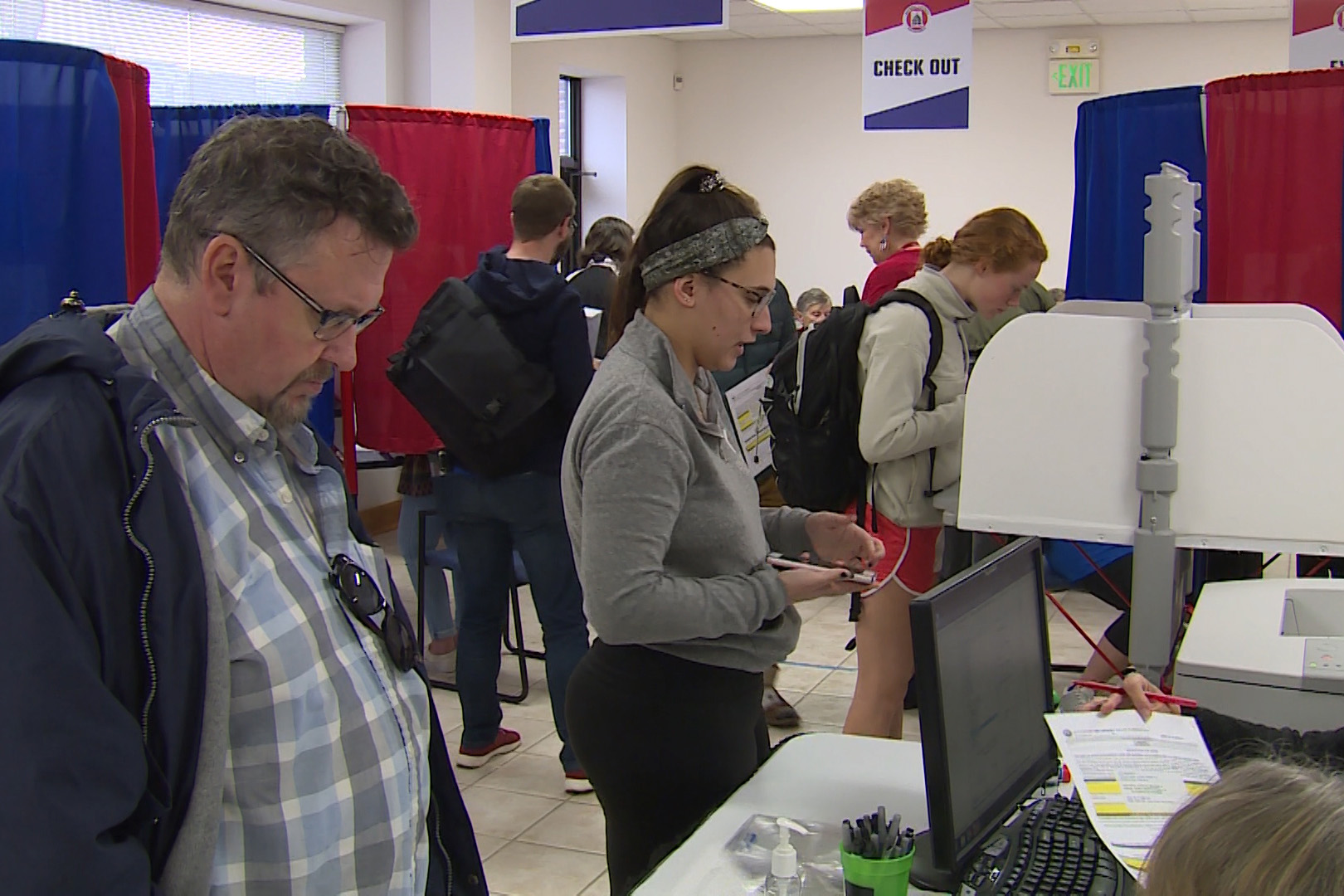 bloomington-early-voting-11-05-2018-5307.mxf.00_00_10_10.still001.jpg