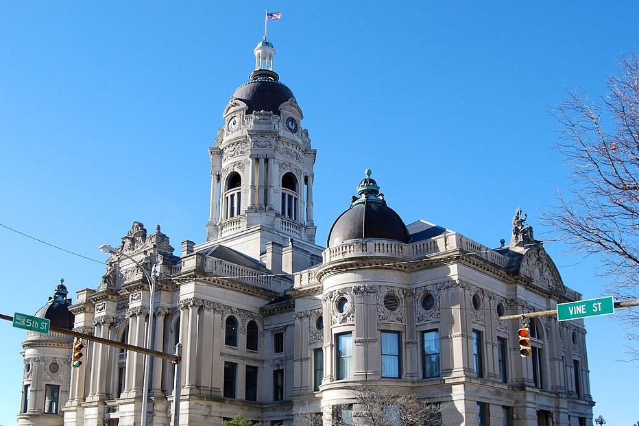 evansville-in-downtown-evansville-old-national-bank-headquarters