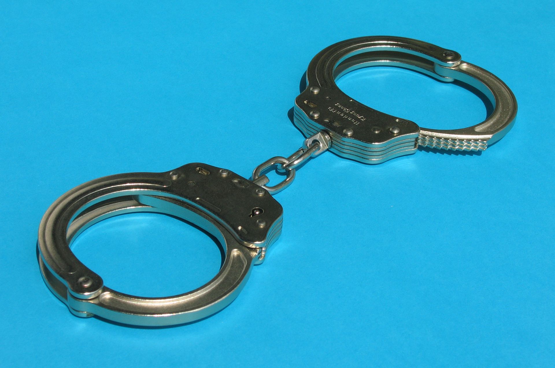 handcuffs01_2008-07-27.jpg