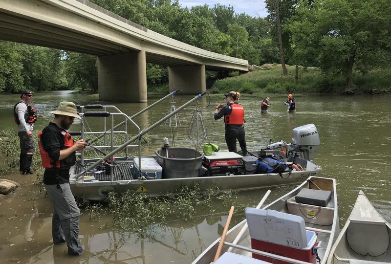 ORSANCO crew collects physical, chemical and biological data in the Ohio River basin. 