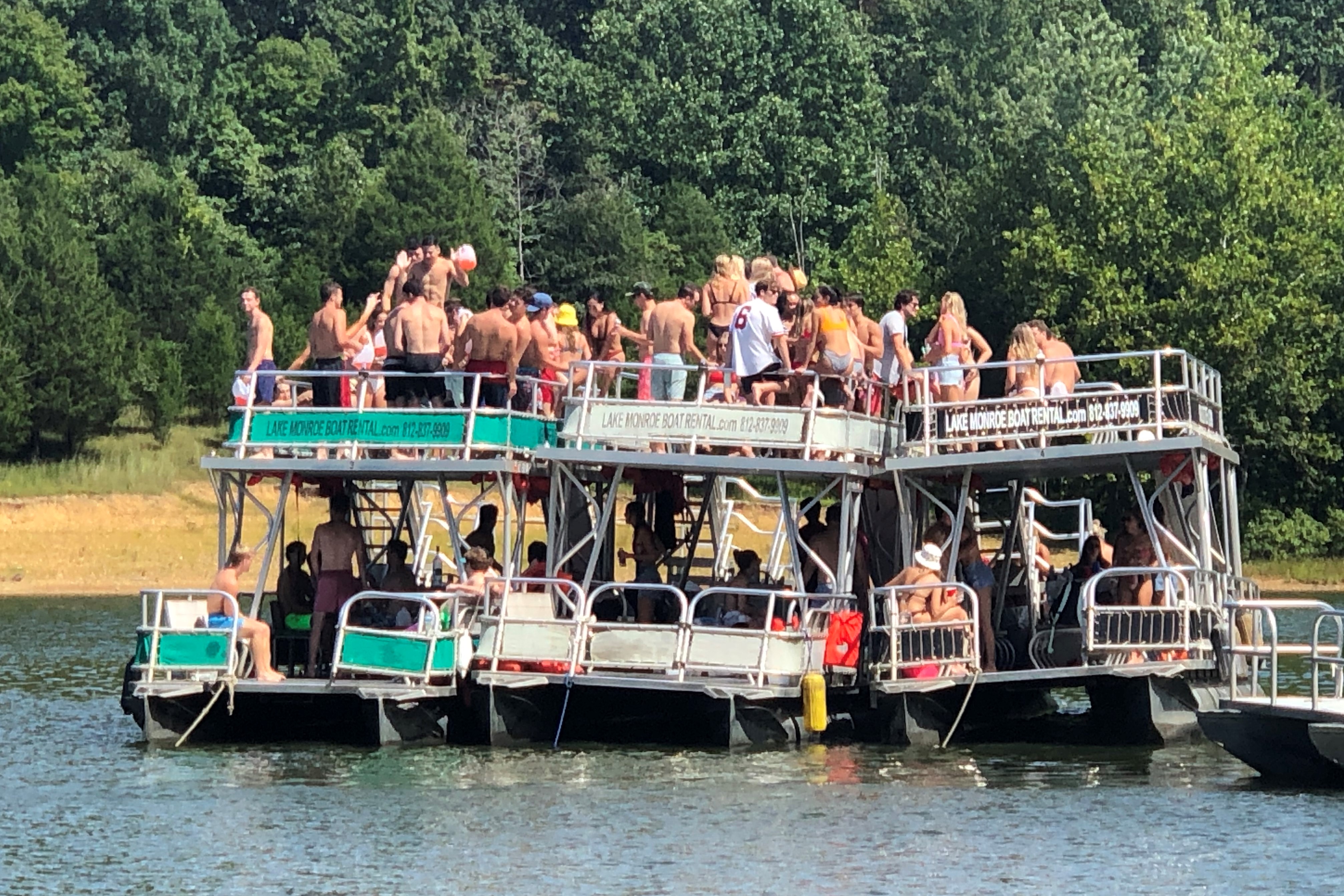 Large Gathering Of Students On Lake Monroe Kicks Off Labor Day Weekend News Indiana Public Media