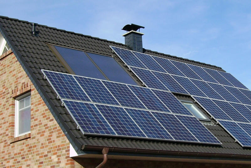 solar-panel-array-1591358.jpg