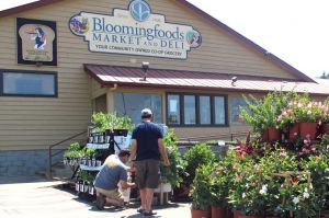 Front of Bloomingfoods east store