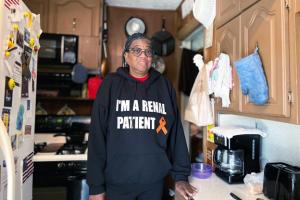 As 59-year-old Crystal Moore’s kidney disease progressed, her life changed. Her symptoms include fatigue and depression, which leave her unable to do her favorite things: travel and chase after her grandkids.