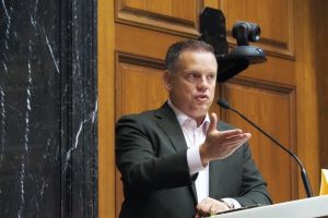 Rep. Chris Jeter speaking into a microphone